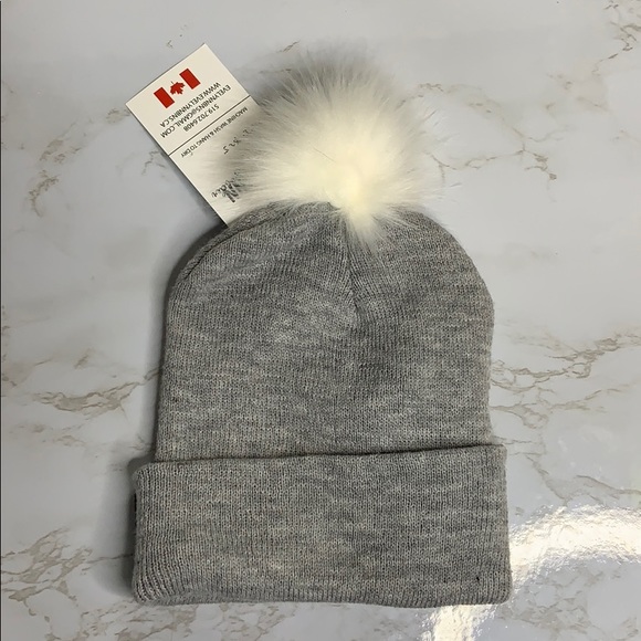 Grey furry pompom hat - Picture 2 of 3
